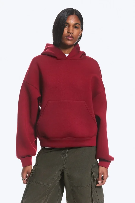 Sudadera con capucha oversize de neopreno – Rojo oscuro Sudadera con capucha oversize de neopreno – Rojo oscuro