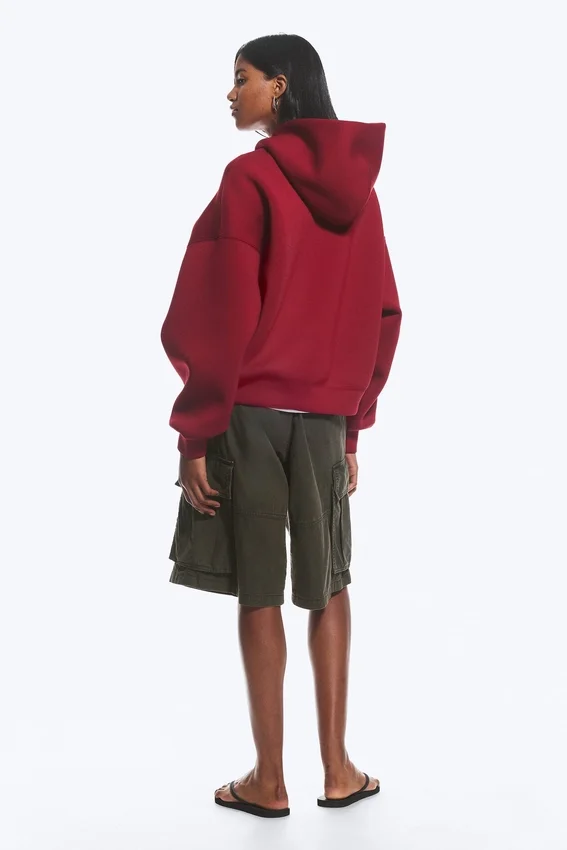 Sudadera con capucha oversize de neopreno – Rojo oscuro Sudadera con capucha oversize de neopreno – Rojo oscuro