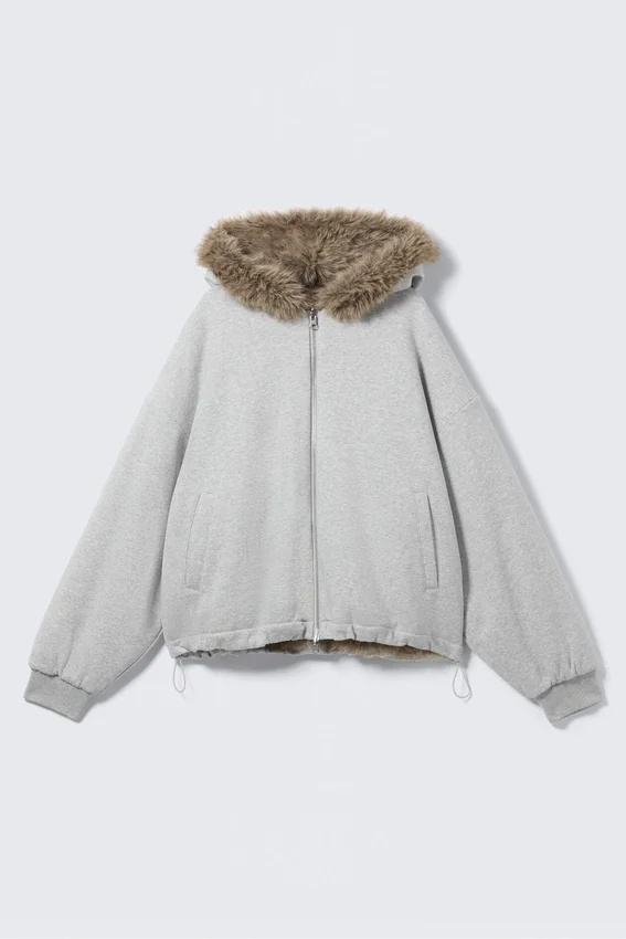 Sudadera con capucha reversible de pelo sintético con cremallera – Gris jaspeado y marrón Sudadera con capucha reversible de pelo sintético con cremallera – Gris jaspeado y marrón