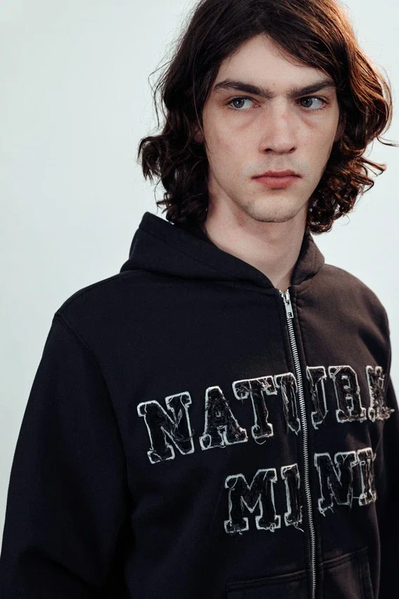 Sudadera con capucha y cremallera bordada Mechatok – Negro Sudadera con capucha y cremallera bordada Mechatok – Negro
