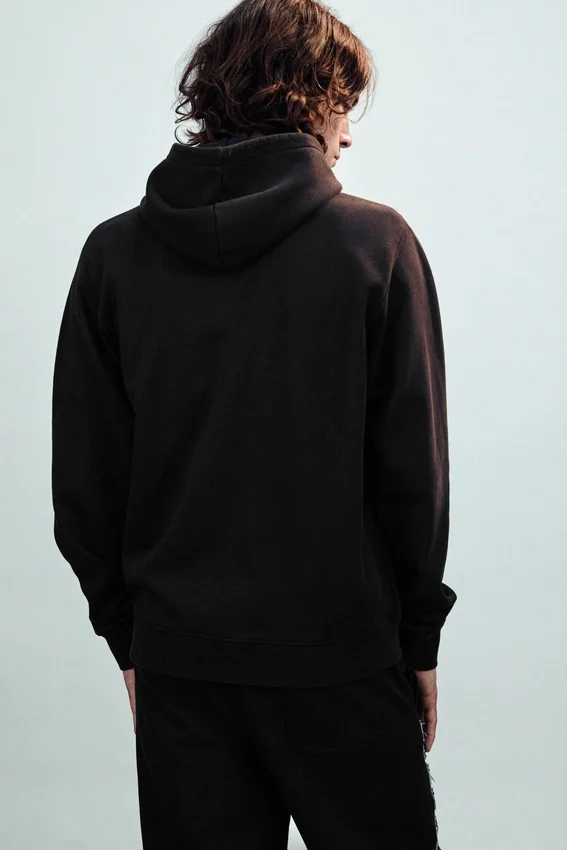 Sudadera con capucha y cremallera bordada Mechatok – Negro Sudadera con capucha y cremallera bordada Mechatok – Negro