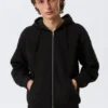 Sudadera con capucha y cremallera clásica – Negro Sudadera con capucha y cremallera clásica – Negro