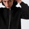 Sudadera con capucha y cremallera clásica – Negro Sudadera con capucha y cremallera clásica – Negro