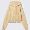 Sudadera con capucha y cremallera corta – Beige claro lavado Sudadera con capucha y cremallera corta – Beige claro lavado