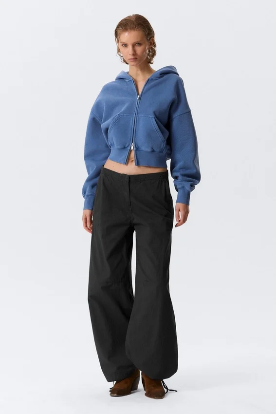 Sudadera con capucha y cremallera, corte recto y largo corto – Azul lavado Sudadera con capucha y cremallera, corte recto y largo corto – Azul lavado