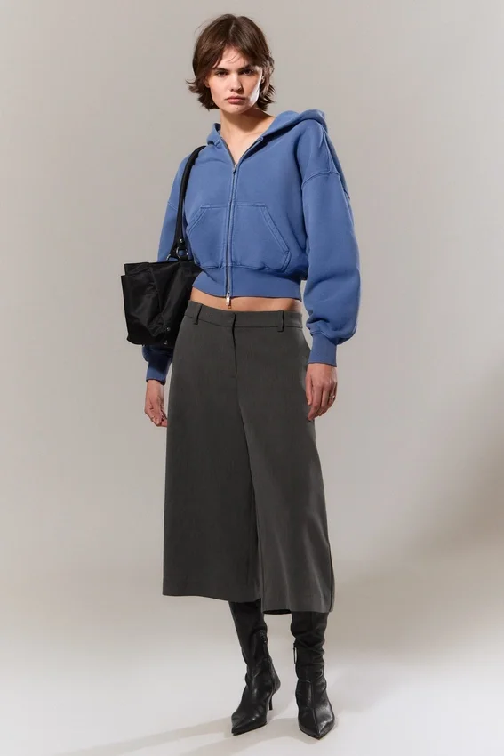 Sudadera con capucha y cremallera, corte recto y largo corto – Azul lavado Sudadera con capucha y cremallera, corte recto y largo corto – Azul lavado