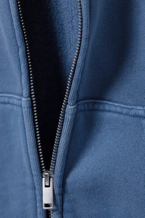 Sudadera con capucha y cremallera, corte recto y largo corto – Azul lavado Sudadera con capucha y cremallera, corte recto y largo corto – Azul lavado