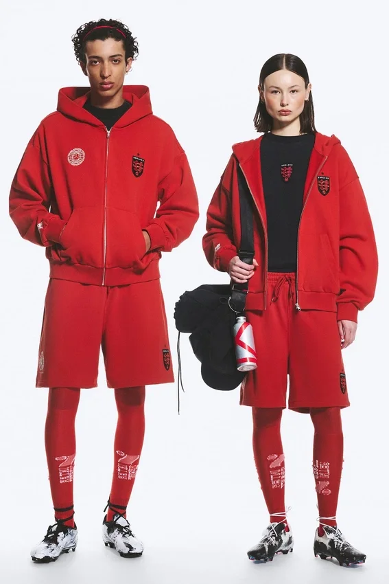 Sudadera con capucha y cremallera de corte holgado Toffs – Rojo brillante Sudadera con capucha y cremallera de corte holgado Toffs – Rojo brillante