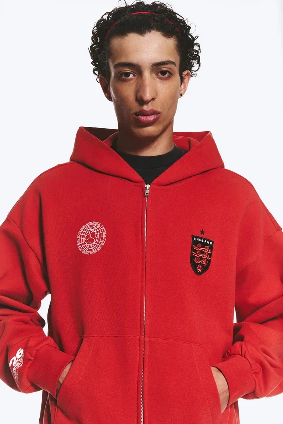 Sudadera con capucha y cremallera de corte holgado Toffs – Rojo brillante Sudadera con capucha y cremallera de corte holgado Toffs – Rojo brillante