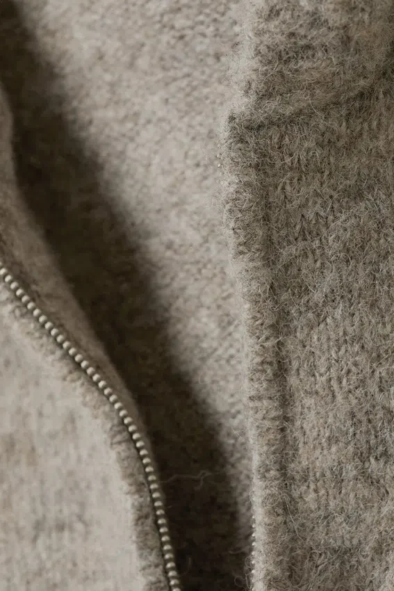 Sudadera con capucha y cremallera de mezcla de lana – Mezcla de color topo oscuro Sudadera con capucha y cremallera de mezcla de lana – Mezcla de color topo oscuro