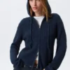 Sudadera con capucha y cremallera de punto, corte entallado – Azul marino oscuro Sudadera con capucha y cremallera de punto, corte entallado – Azul marino oscuro