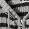 Sudadera con capucha y cremallera de punto, corte entallado – Gris jaspeado a rayas Sudadera con capucha y cremallera de punto, corte entallado – Gris jaspeado a rayas