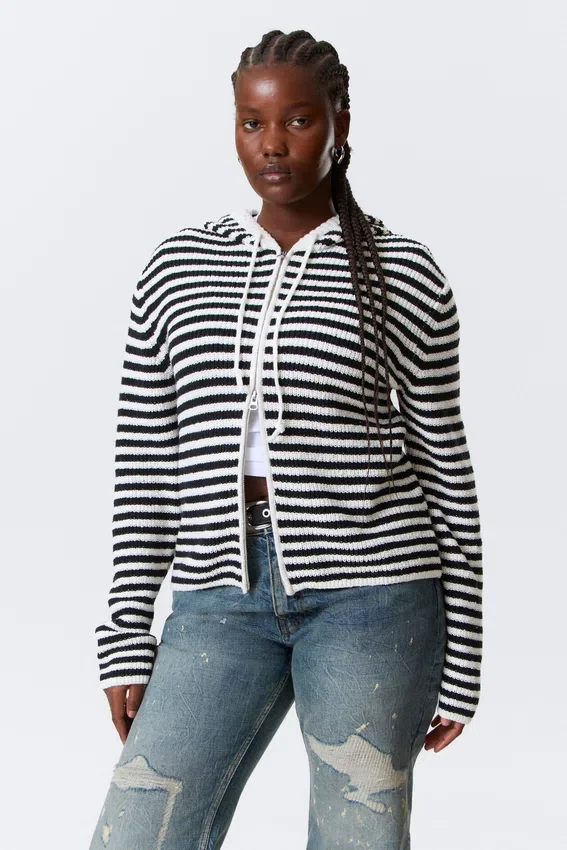 Sudadera con capucha y cremallera de punto de corte entallado – Rayas blancas y negras Sudadera con capucha y cremallera de punto de corte entallado – Rayas blancas y negras