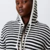 Sudadera con capucha y cremallera de punto de corte entallado – Rayas blancas y negras Sudadera con capucha y cremallera de punto de corte entallado – Rayas blancas y negras