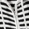Sudadera con capucha y cremallera de punto de corte entallado – Rayas blancas y negras Sudadera con capucha y cremallera de punto de corte entallado – Rayas blancas y negras