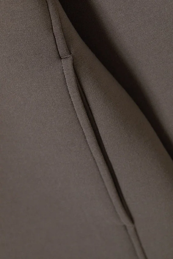 Sudadera con capucha y cremallera de tejido scuba – Marrón oscuro Sudadera con capucha y cremallera de tejido scuba – Marrón oscuro