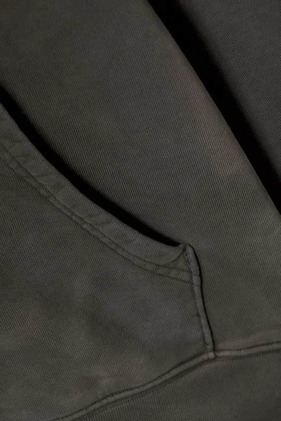 Sudadera con capucha y cremallera, efecto desgastado y encogido – Gris oscuro Sudadera con capucha y cremallera, efecto desgastado y encogido – Gris oscuro