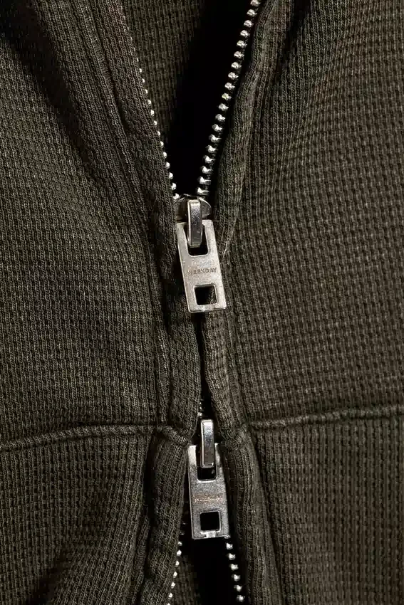 Sudadera con capucha y cremallera encogida – Verde caqui oscuro Sudadera con capucha y cremallera encogida – Verde caqui oscuro