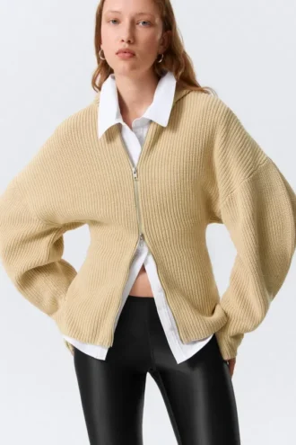 Sudadera con capucha y cremallera larga de punto – Beige Sudadera con capucha y cremallera larga de punto – Beige