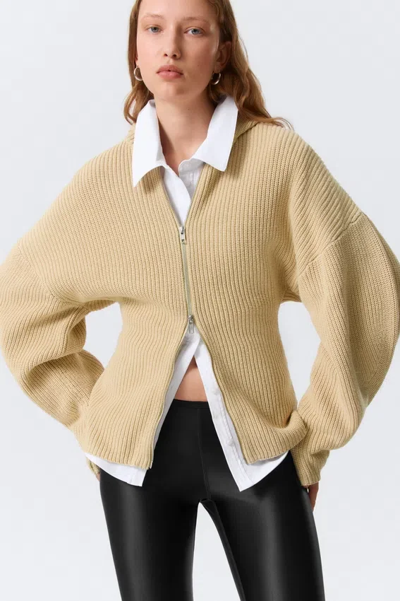 Sudadera con capucha y cremallera larga de punto – Beige Sudadera con capucha y cremallera larga de punto – Beige