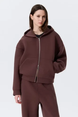 Sudadera con capucha y cremallera oversize de neopreno – Burdeos