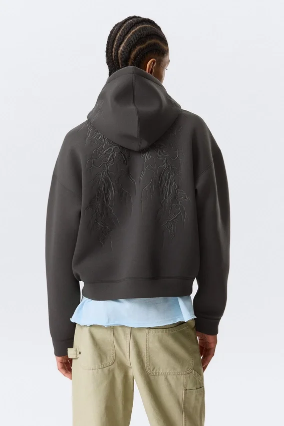 Sudadera con capucha y cremallera Simon Con estampados Scuba – Gris oscuro – Bordada Sudadera con capucha y cremallera Simon Con estampados Scuba – Gris oscuro – Bordada