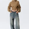 Sudadera corta con capucha y cremallera asimétrica – Beige oscuro lavado Sudadera corta con capucha y cremallera asimétrica – Beige oscuro lavado