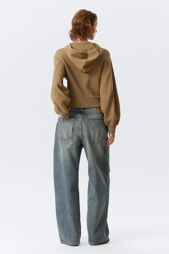 Sudadera corta con capucha y cremallera asimétrica – Beige oscuro lavado Sudadera corta con capucha y cremallera asimétrica – Beige oscuro lavado
