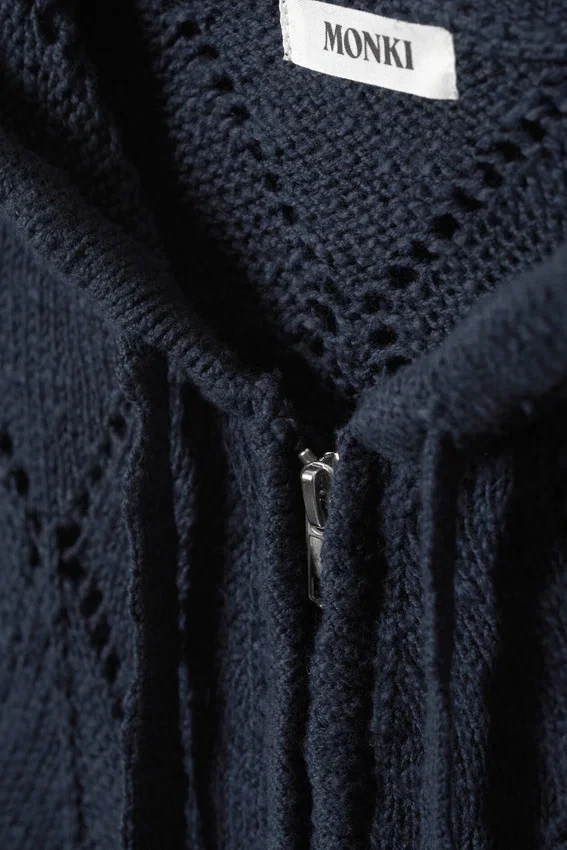 Sudadera corta con capucha y cremallera de punto pointelle – Azul oscuro Sudadera corta con capucha y cremallera de punto pointelle – Azul oscuro
