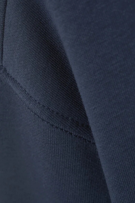 Sudadera estándar – Azul oscuro Sudadera estándar – Azul oscuro