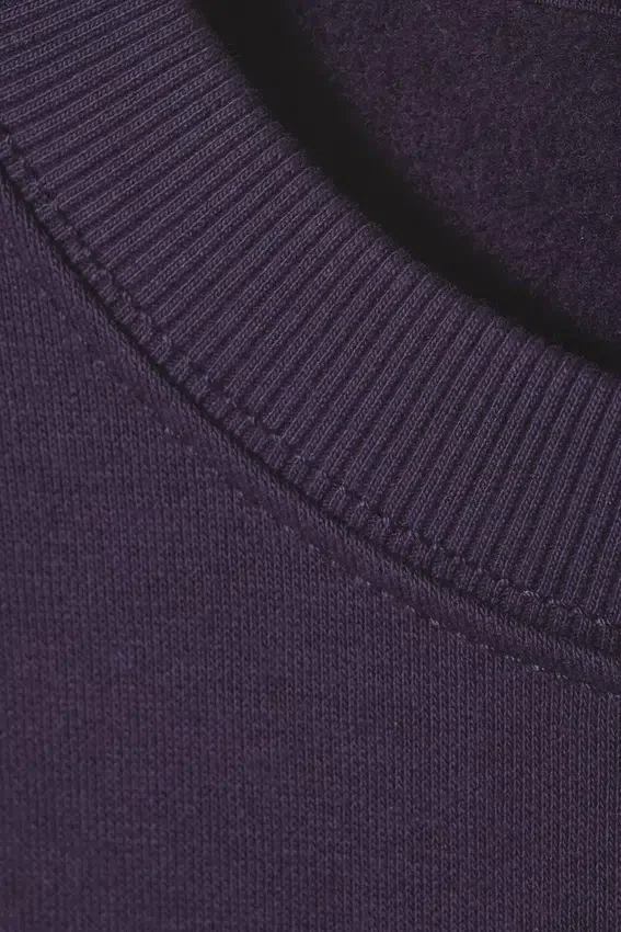 Sudadera estándar – Berenjena Sudadera estándar – Berenjena