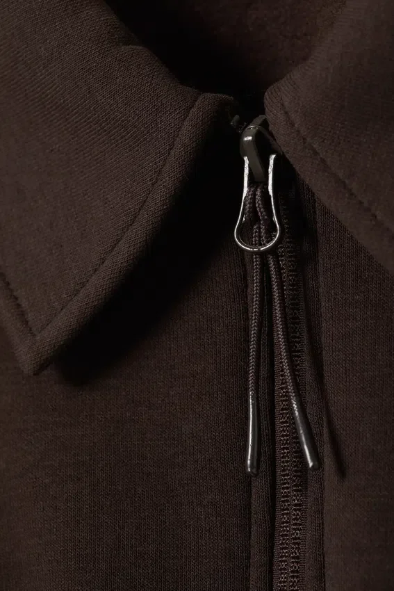 Sudadera holgada tipo polo con media cremallera – Marrón oscuro Sudadera holgada tipo polo con media cremallera – Marrón oscuro