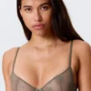 Sujetador con aros de encaje transparente – Gris empolvado