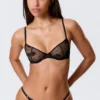 Sujetador con aros de encaje transparente – Negro Sujetador con aros de encaje transparente – Negro