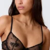 Sujetador con aros de encaje transparente – Negro Sujetador con aros de encaje transparente – Negro