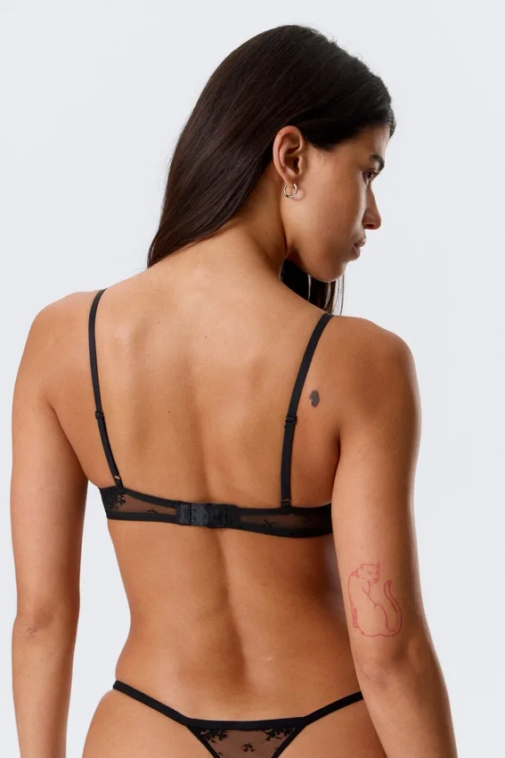 Sujetador con aros de encaje transparente – Negro Sujetador con aros de encaje transparente – Negro