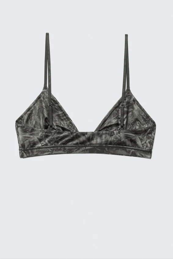 Sujetador triangular con cuello en V de microtejido suave – Gris oscuro – Estampado arrugado Sujetador triangular con cuello en V de microtejido suave – Gris oscuro – Estampado arrugado