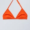 Sujetador triangular con cuello halter Vega – Rojo brillante Sujetador triangular con cuello halter Vega – Rojo brillante