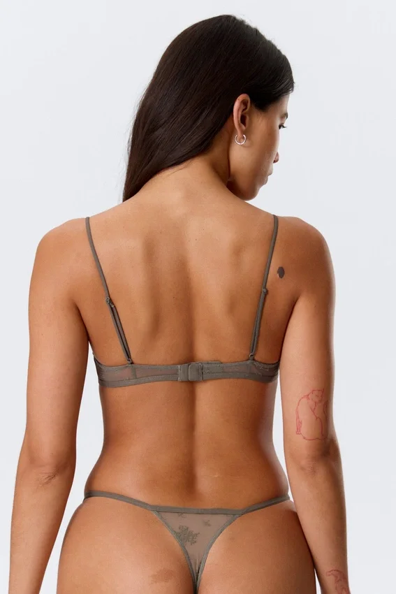 Sujetador triangular de encaje – Gris empolvado Sujetador triangular de encaje – Gris empolvado