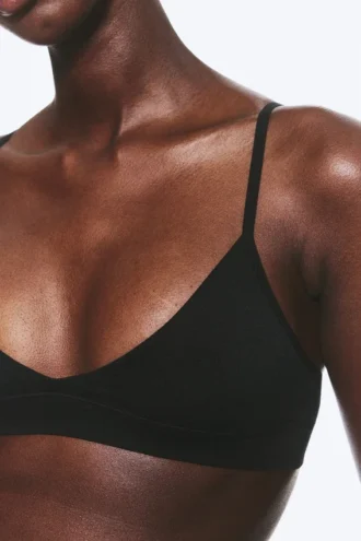 Sujetador triangular sin costuras y suave – Negro