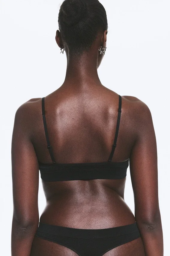 Sujetador triangular sin costuras y suave – Negro Sujetador triangular sin costuras y suave – Negro