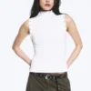 Top ajustado con cuello alto y botones a presión – Blanco Top ajustado con cuello alto y botones a presión – Blanco