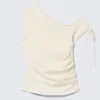 Top ajustado con fruncidos y hombros descubiertos – Blanco roto Top ajustado con fruncidos y hombros descubiertos – Blanco roto