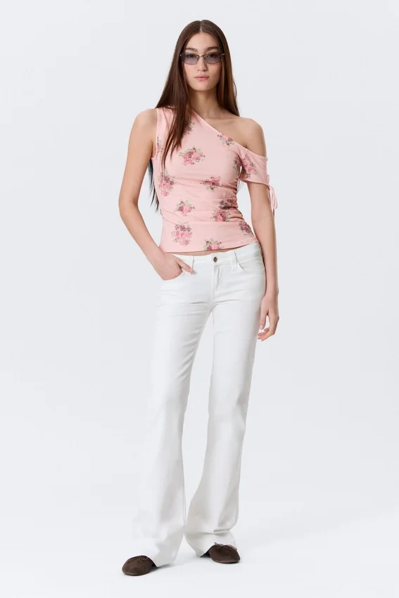Top ajustado con fruncidos y hombros descubiertos – Rosa – Estampado floral Top ajustado con fruncidos y hombros descubiertos – Rosa – Estampado floral