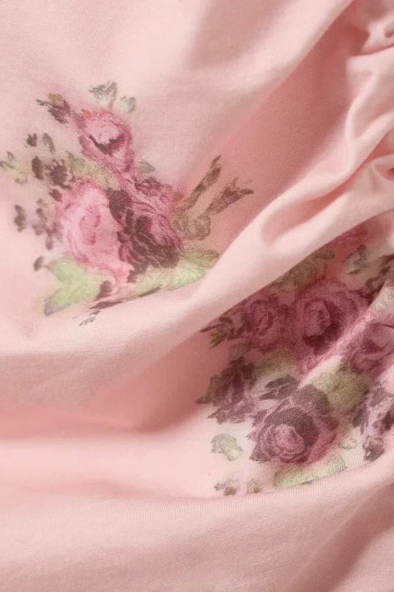Top ajustado con fruncidos y hombros descubiertos – Rosa – Estampado floral Top ajustado con fruncidos y hombros descubiertos – Rosa – Estampado floral