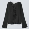 Top ajustado con lazo – Negro Top ajustado con lazo – Negro