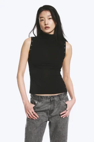Top ajustado de cuello alto con botones a presión – Negro