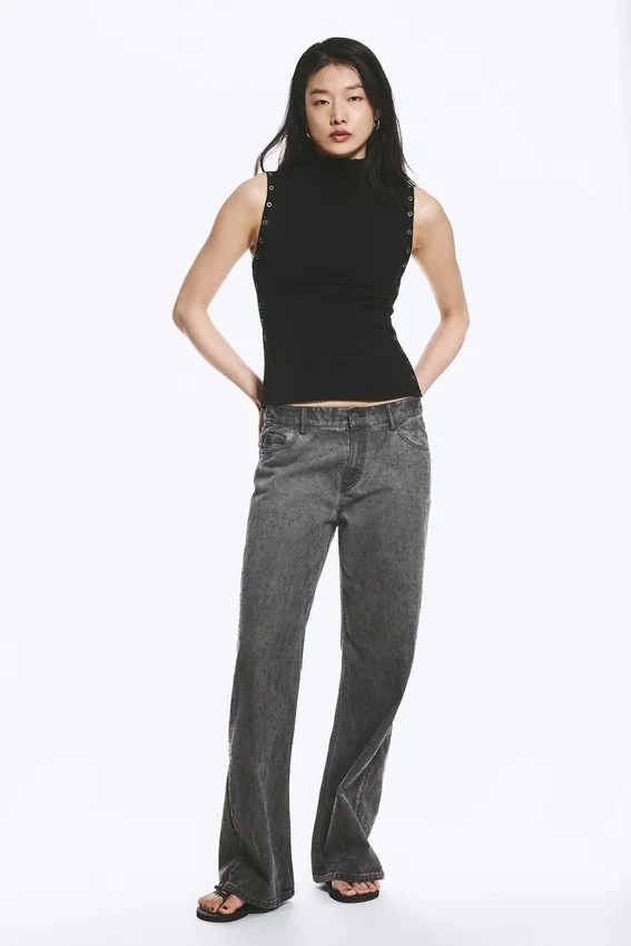 Top ajustado de cuello alto con botones a presión – Negro Top ajustado de cuello alto con botones a presión – Negro