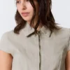 Top ajustado de manga corta con cremallera – Beige Top ajustado de manga corta con cremallera – Beige