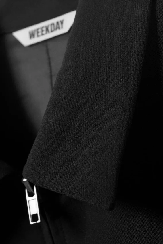Top ajustado de manga corta con cremallera – Negro Top ajustado de manga corta con cremallera – Negro